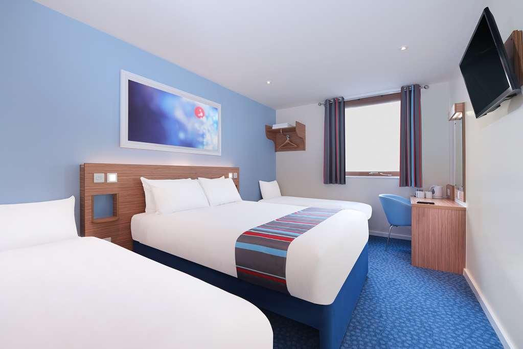 Travelodge Battersea Лондон Номер фото