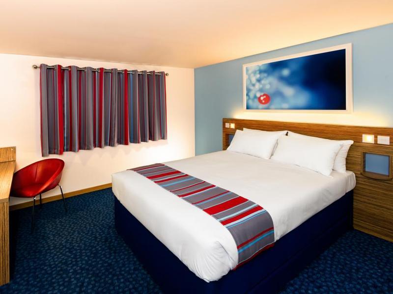 Travelodge Battersea Лондон Экстерьер фото